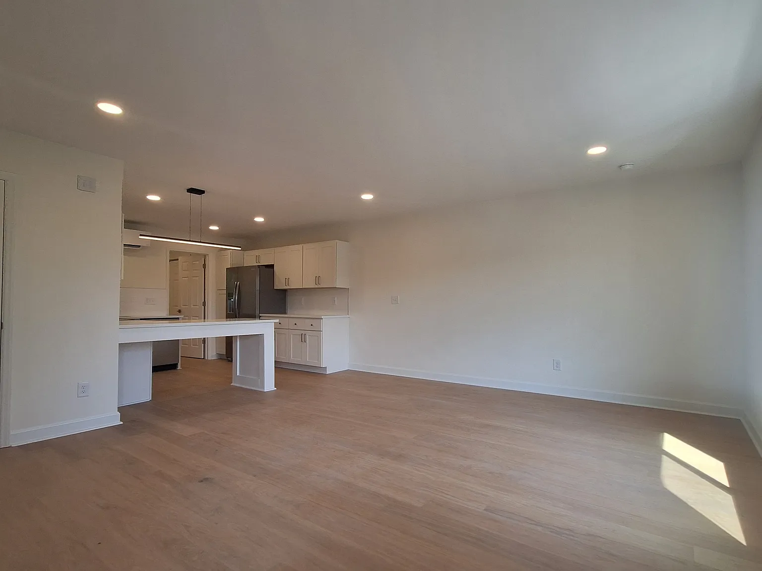 1 bed, 666 sqft, $1,600 — Photo 3