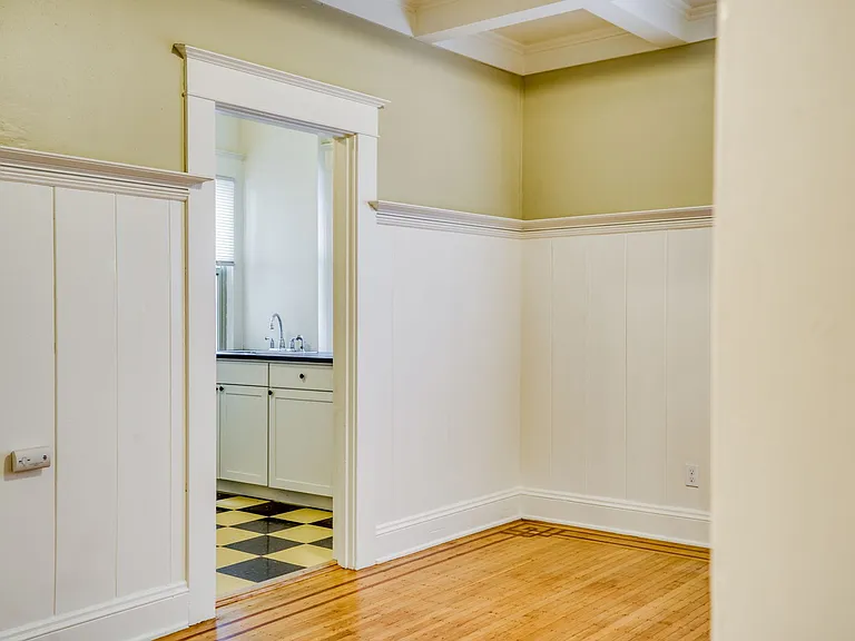 Victorian Apartments — Photo 15