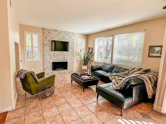 5th image of 3132 W Canyon Ave