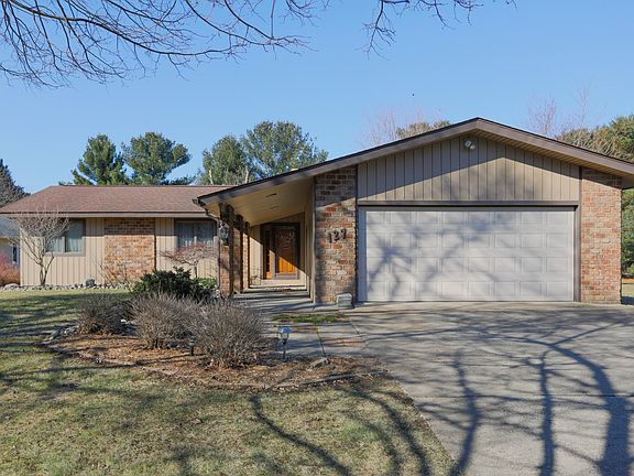 127 Maple Circle-102