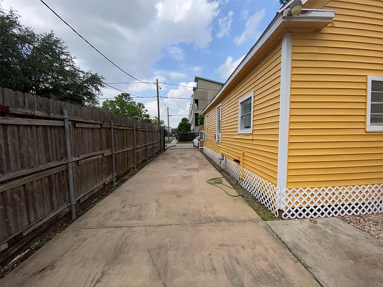 1517 Summer St — Photo 19