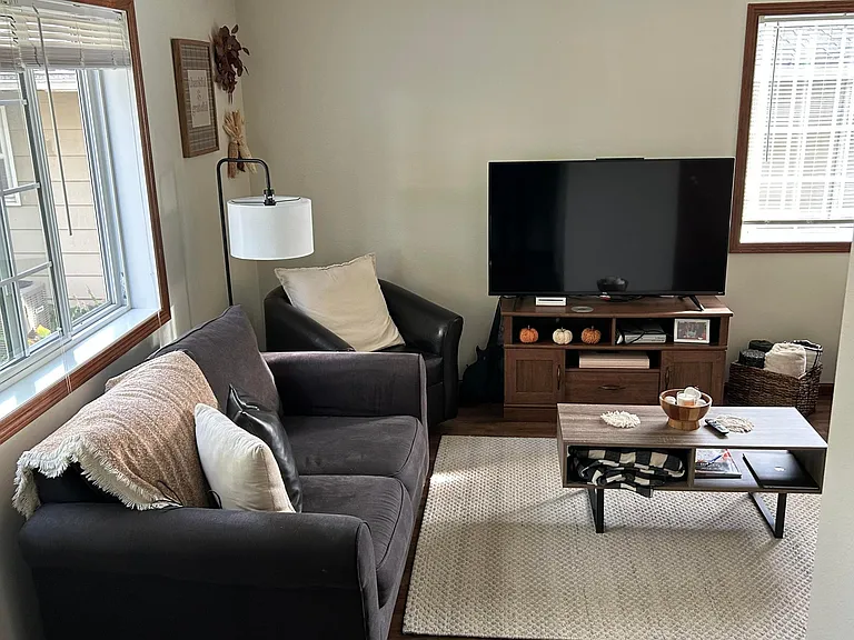 1818 Olive St — Photo 6