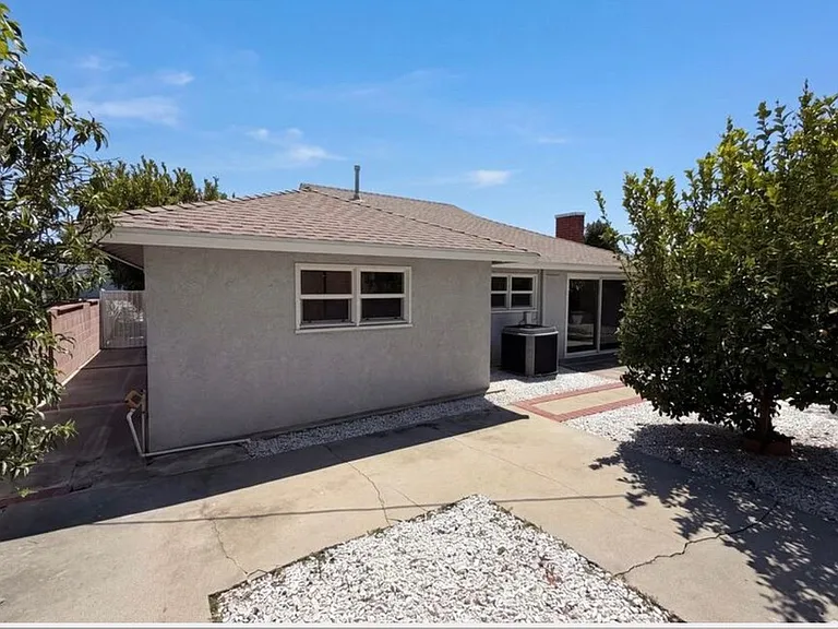 1006 E Citrus Edge St — Photo 2