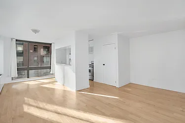 Rented by LEVEN Real Estate
