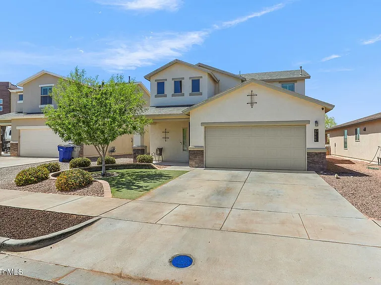 3909 Desert Dunes Dr — Photo 2