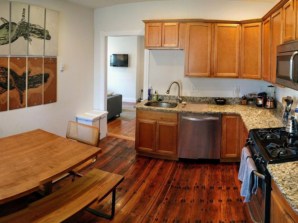 kitchen (granite countertops and stainless steel appliances)