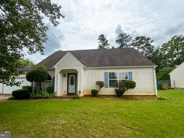 2759 Holly Berry Dr, Ellenwood, GA 30294