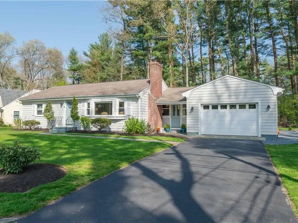 14 Ellis St, Barrington, RI 02806