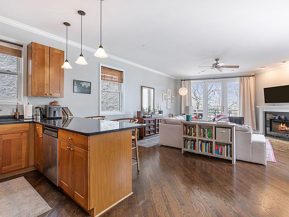 2nd image of 1043 N Winchester Ave APT 3