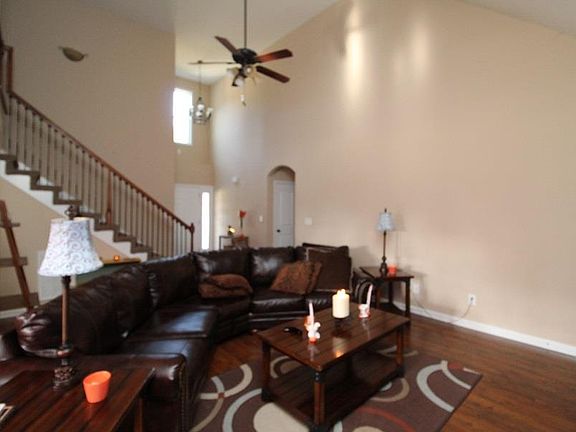 3rd image of 3577 Aurora Dr