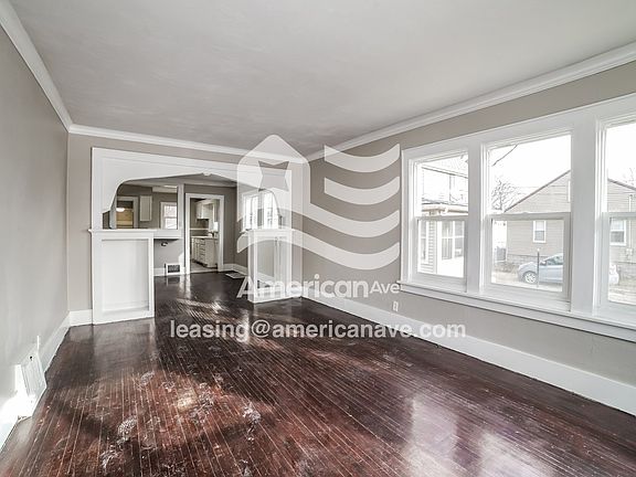 1727333_002_living_room_14284979.jpg