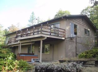 789 Laurelwood Dr, Rogue River, OR 97537