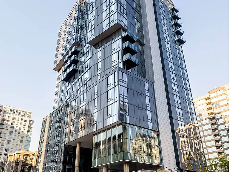 888 Bellevue Apartments — Photo 8