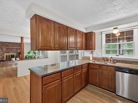 3rd image of 7920 Main Falls Cir