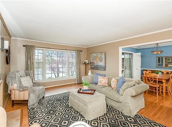 3rd image of 6829 Lakeshore Dr