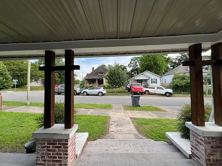 1817 Woodbine Ave — Photo 4