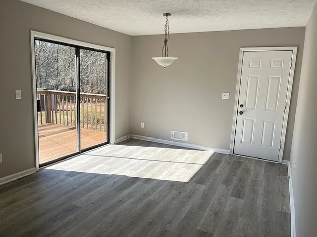 3 bed, 1272 sqft, $1,500 — Photo 2