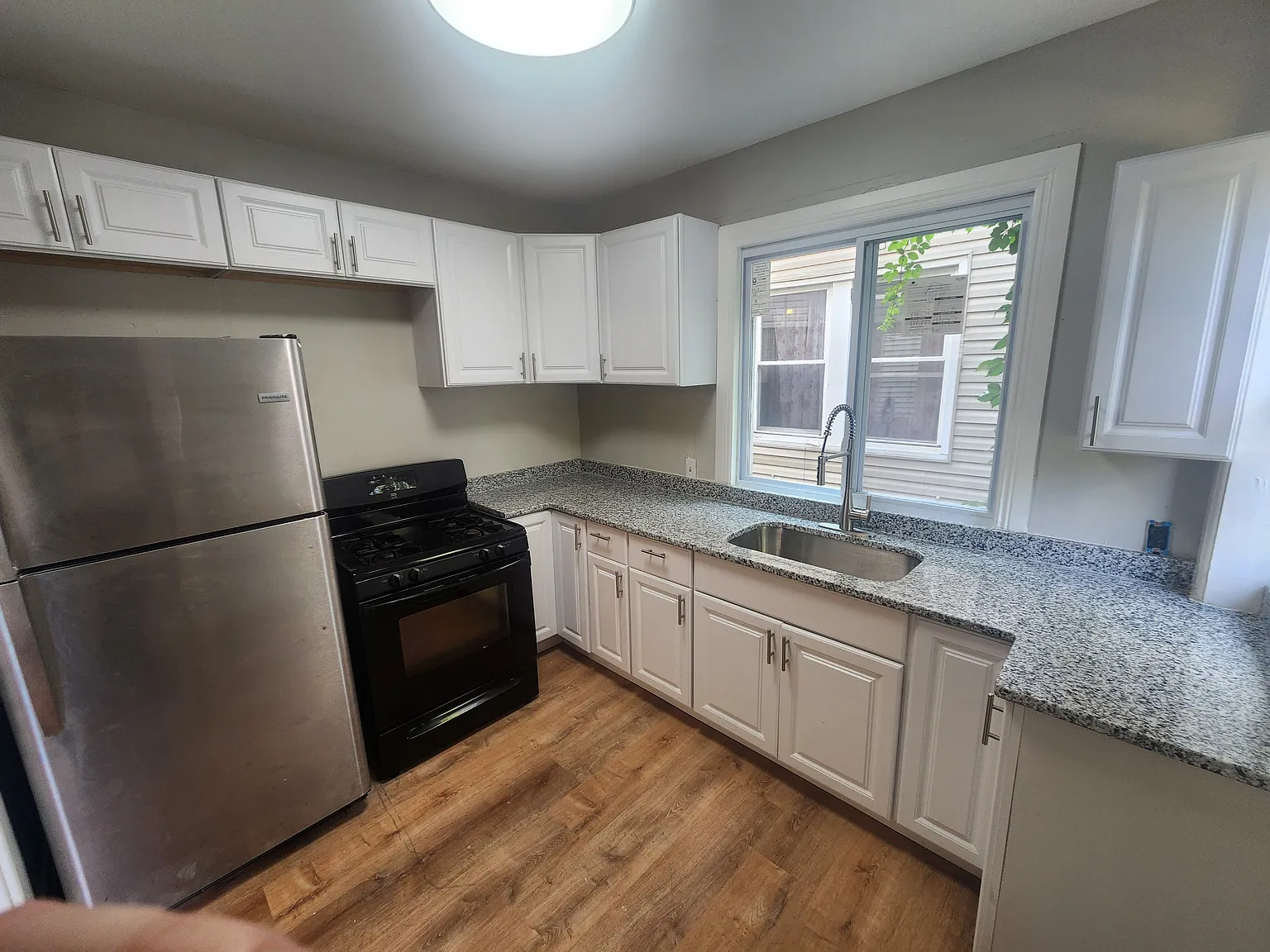 3 bed, 1.5 bath, 1540 sqft, $1,700 — Photo 4