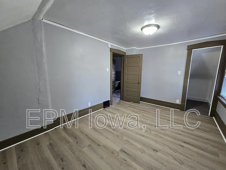 506 Fowler St — Photo 19