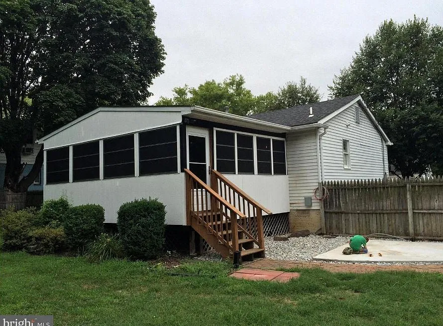 5 bed, 1700 sqft, $3,375 — Photo 2
