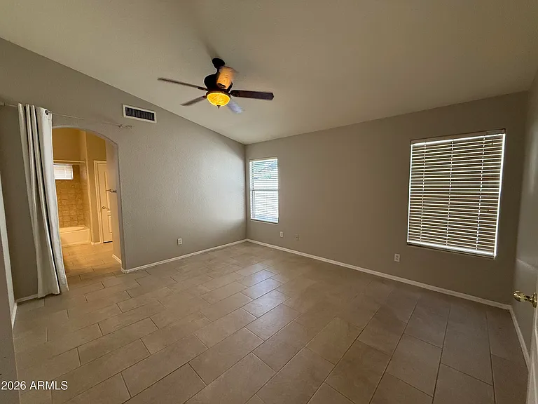 1644 E Oakland St — Photo 23