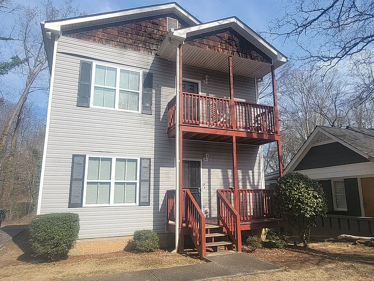 2457 Main St NW #B — Photo 2