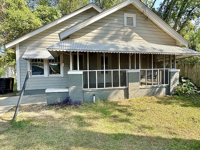 2509 Poplar St — Photo 1