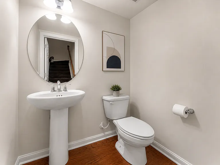 484 Rowan St — Photo 17