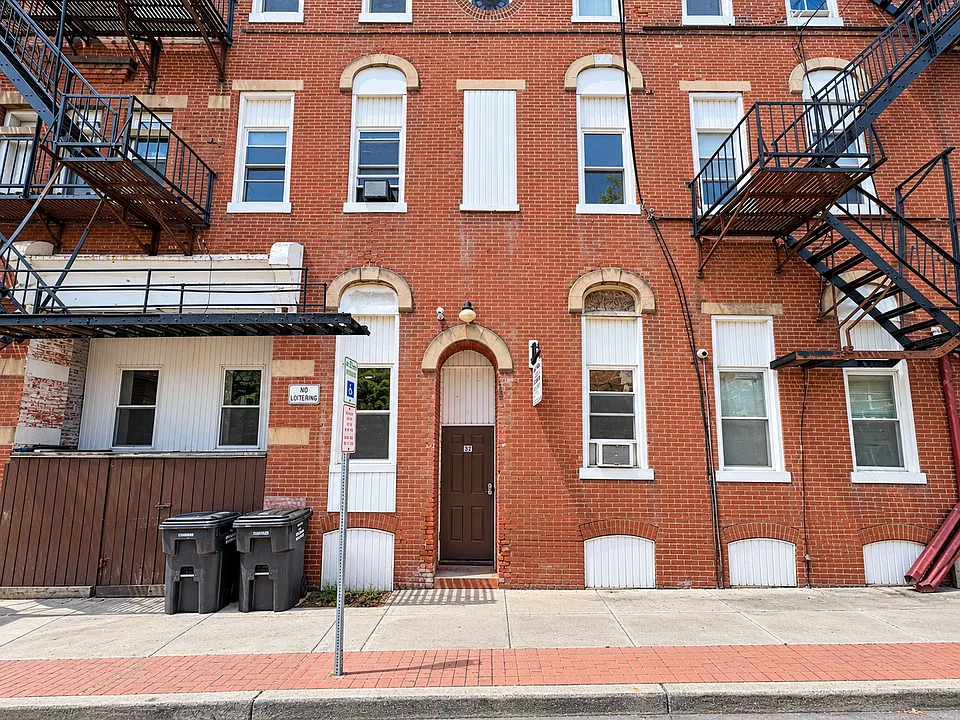 32 N 3rd Ave