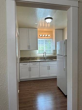 Beautiful new kitchen and floor !