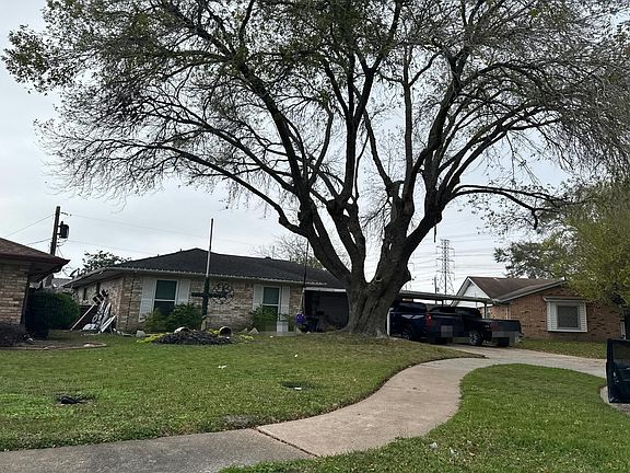 3rd image of 706 Whelton Cir