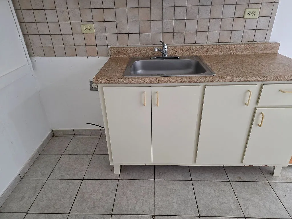 2 bed, 1.0 bath, 400 sqft, $650 — Photo 2