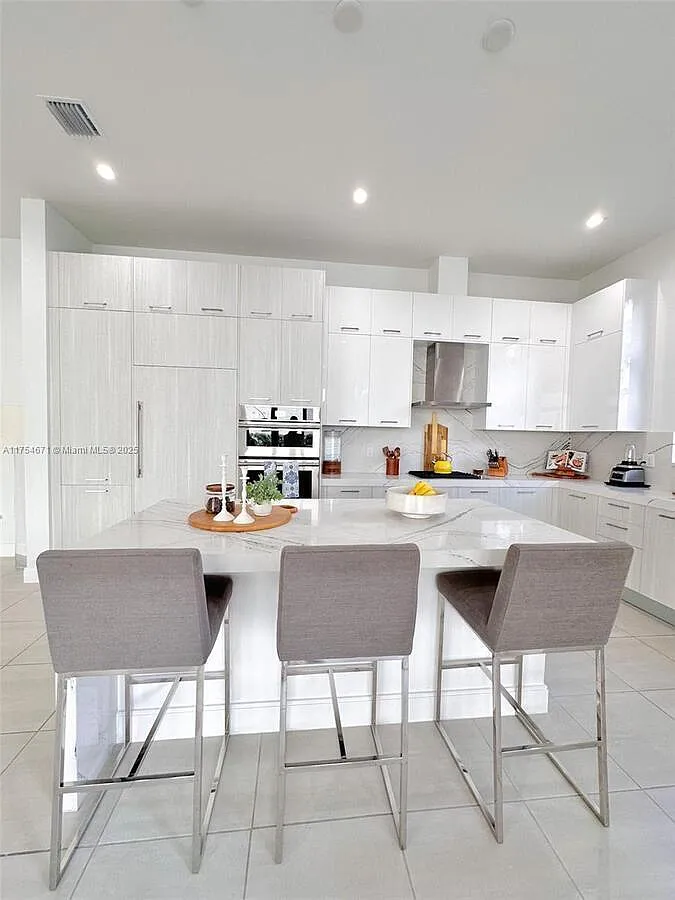 4 bed, 3.5 bath, 2937 sqft, $8,550 — Photo 3