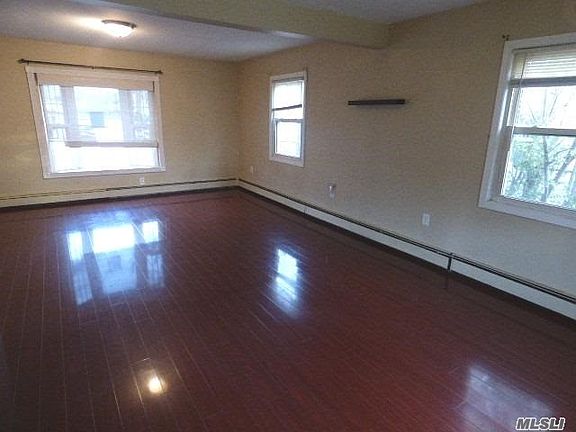 4th image of 76 Barnyard Ln