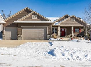 2929 Caspian Rd, Hiawatha, IA 52233