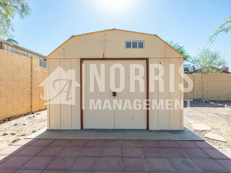 2542 N La Escondida Cir — Photo 32
