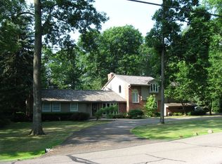 3791 Oakhills Dr, Bloomfield Hills, MI 48301