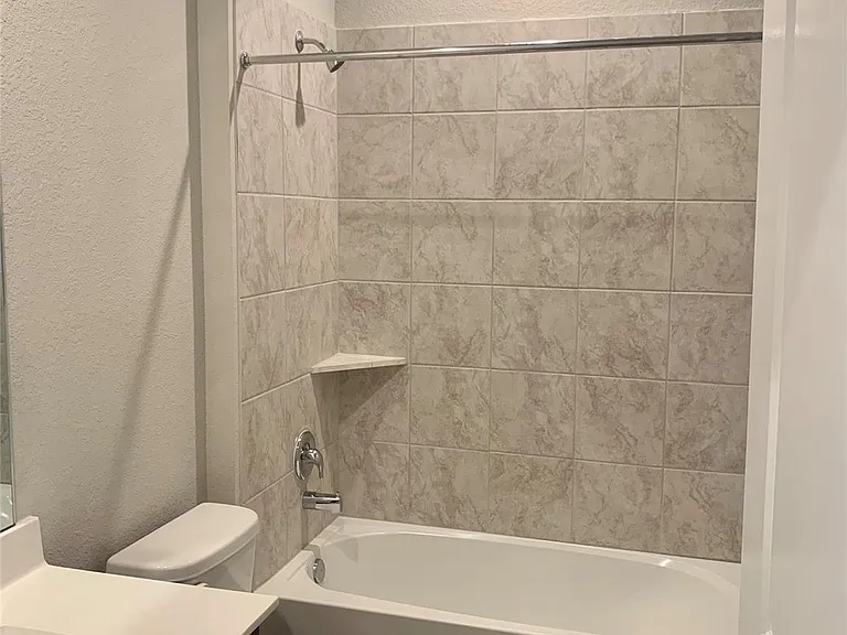 4227 Isoletta Ct — Photo 16