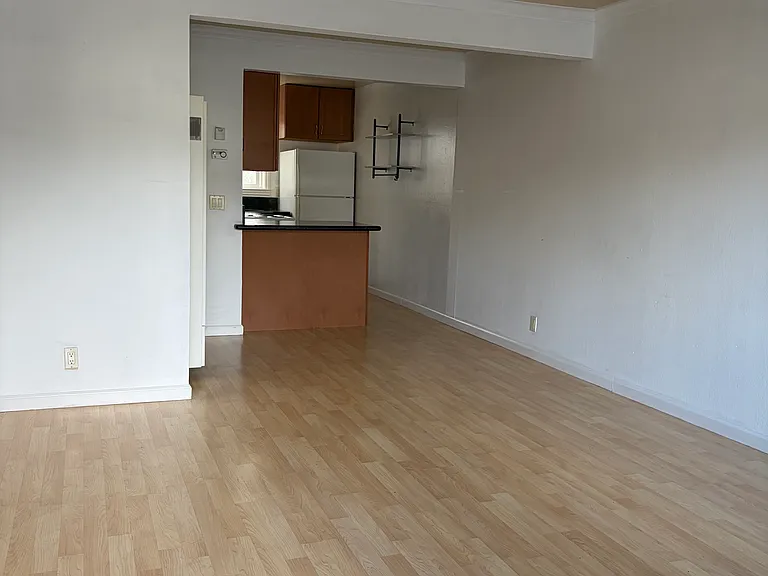 301 Laurel Way #2 — Photo 6