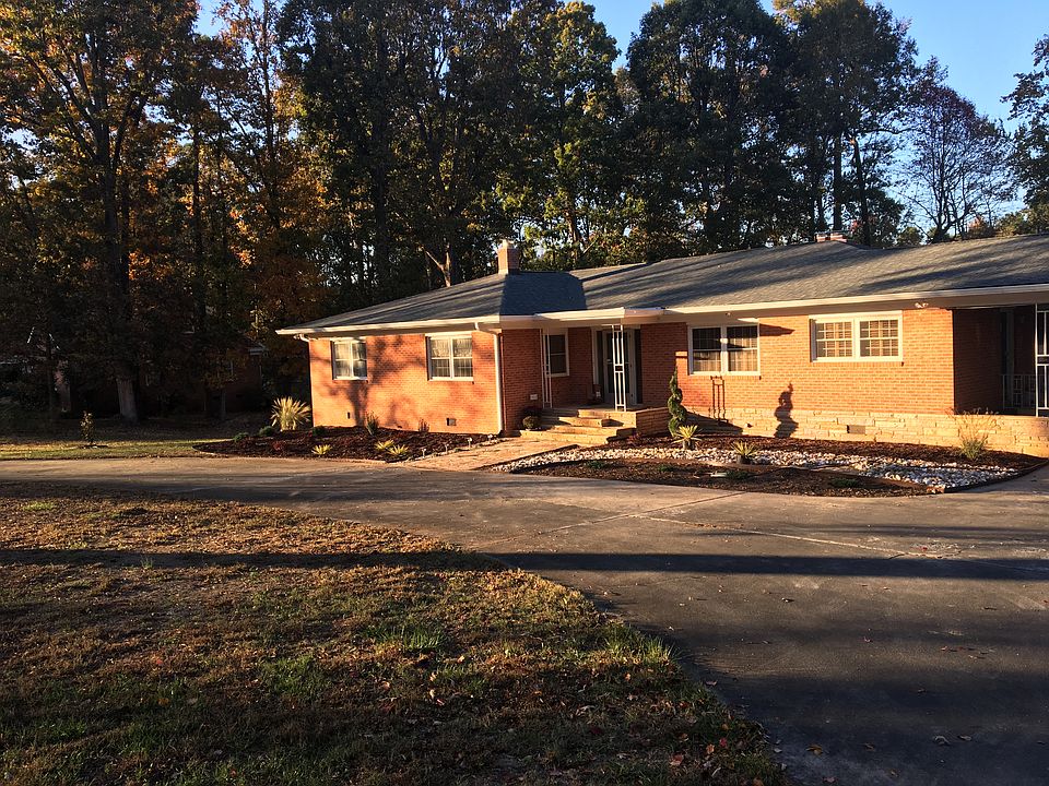 2nd image of 104 Forest Hills Dr