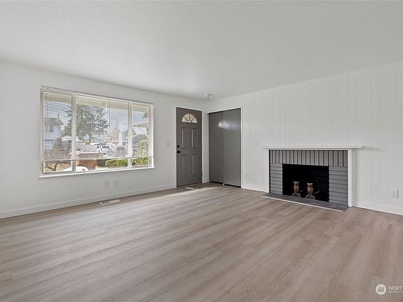4th image of 1727 E 61st St