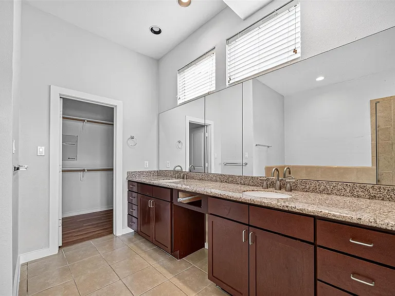 2352 Sperber Ln — Photo 31