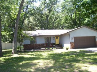 17561 148th Ave, Spring Lake, MI 49456