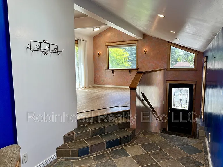 165 W Oak St #1 — Photo 5