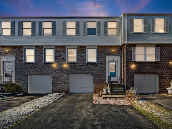 5 Bramblewood Ln, Penfield, NY 14526