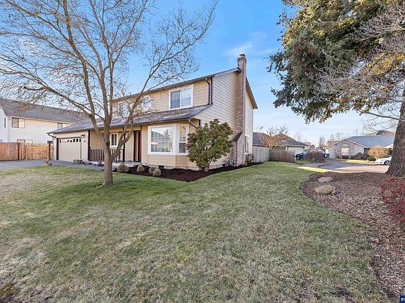 3rd image of 915 Moonflower St NE