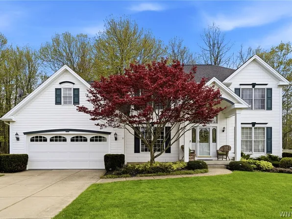 31 Apple Blossom Blvd, Lancaster, NY 14086
