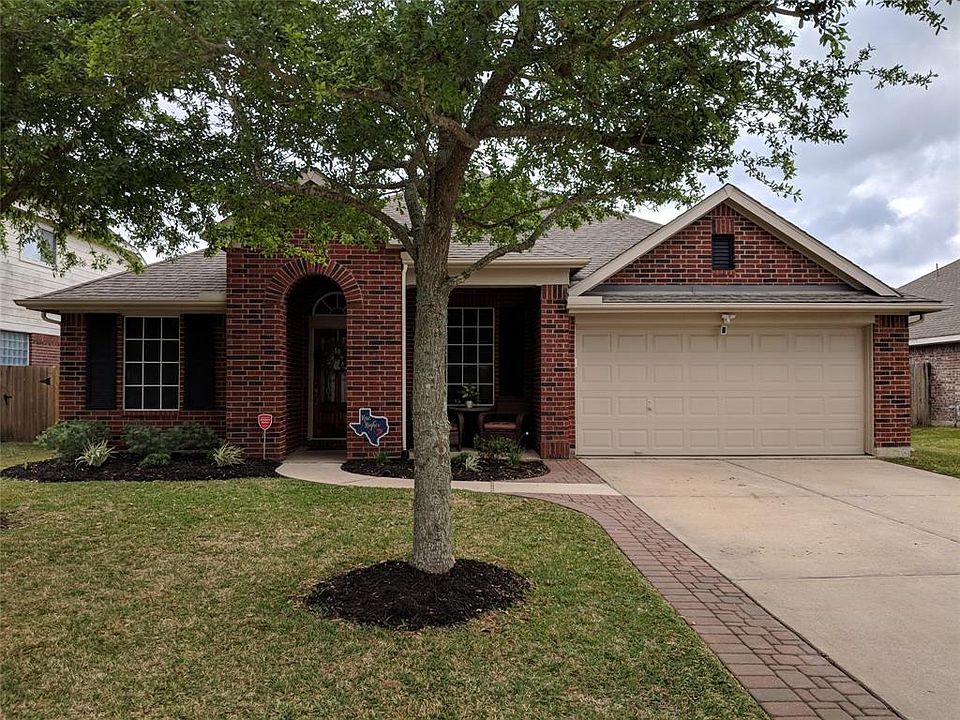 1st image of 615 Castle Cove Ln