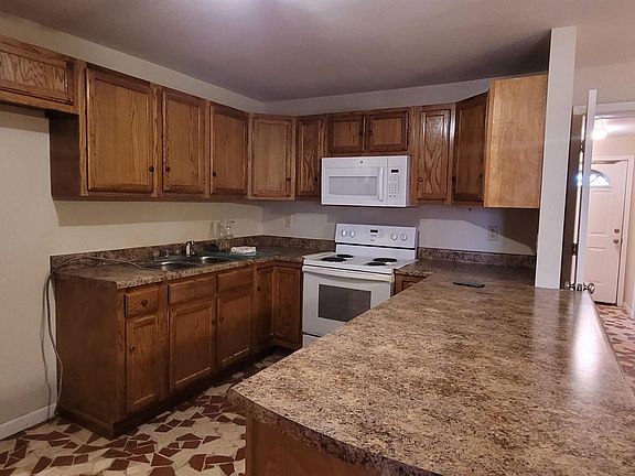 5th image of 305 Pine St