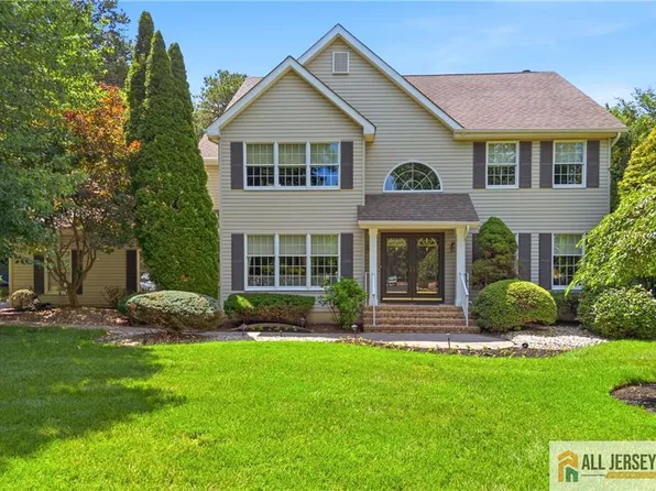 18 Dante Rd, Monroe Township, NJ 08831